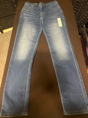 Classic Women’s Straight-Leg Levi’s 216 Slim Jeans in Medium Blue